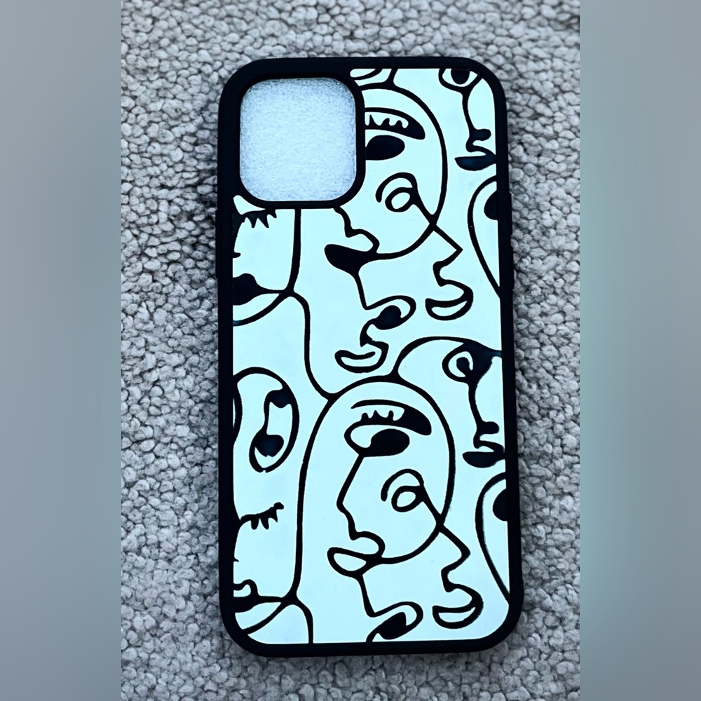 Faces iPhone 12 case